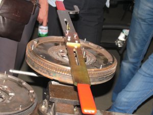 Безопасная замена двухмассового маховика и деталей сцепления. Семинар от ZF Services