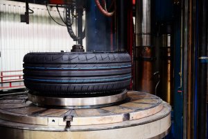 «РОСАВА» перша в СНД випустила 20-ти дюймову шину для легкових автомобілів