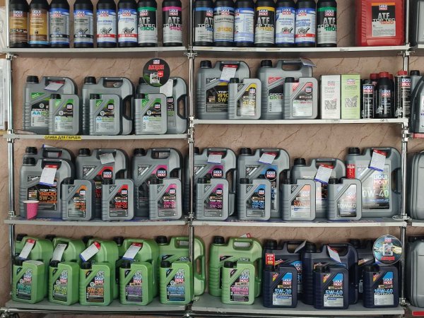 Максимальна вигода: моторна олива LIQUI MOLY MOS2-LEICHTLAUF SAE 10W-40 - 5л за ціною 4л.