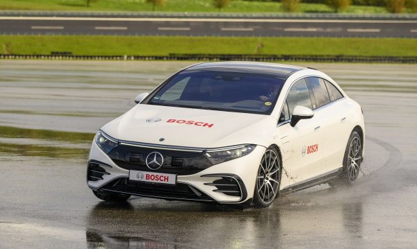 Bosch Vehicle Motion Management кардинально змінює досвід водіння. Алгортим в дії.