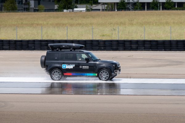 Bosch Vehicle Motion Management кардинально змінює досвід водіння. Алгортим в дії.