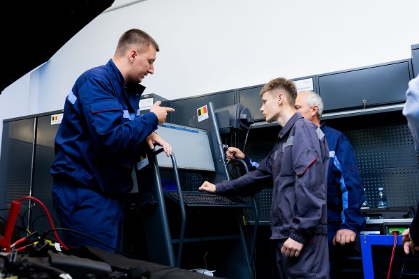 Від навчання до працевлаштування: в Чернігові відкрили Bosch Junior Academy