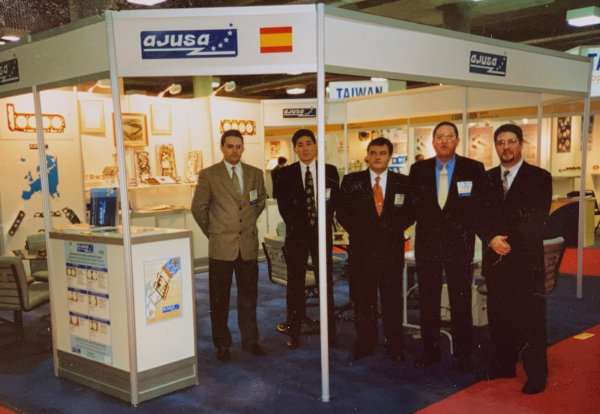 Історія AJUSA